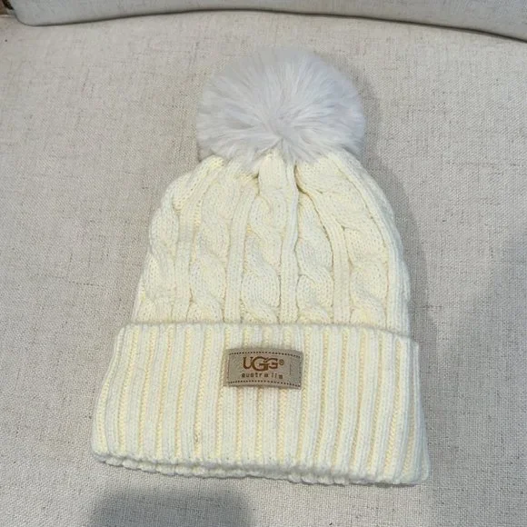 UGG Accessories Like New Ugg Winter White Hatbeanie Poshmark